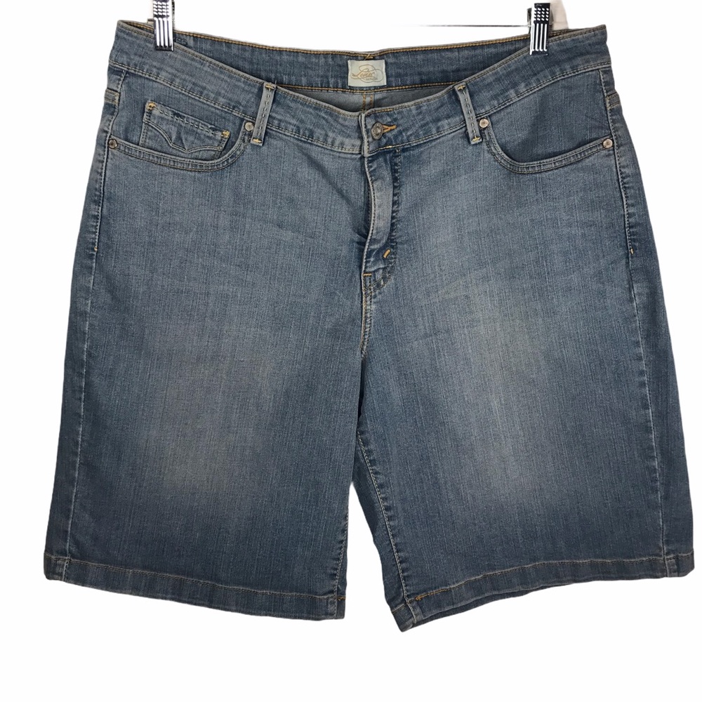 Levis Bermuda Shorts Size 20 VGUC Red Tag Classic Jeans Shorts